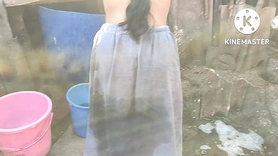 anita-yadav-bathing-outside