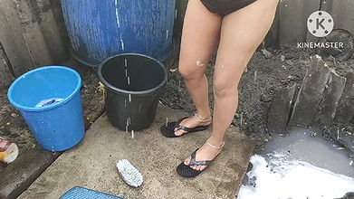indian housewife bathing outside with hot nude