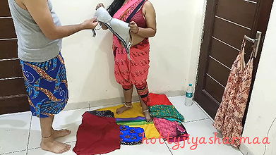 Desi sales girl fucked by unknown person when selling