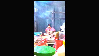 Desi village aunty showing her big boobs and body