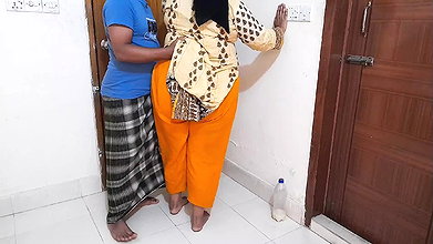 Devar ne mujhe khali ghar mein Jabardasti Choda – Desi MILF Bhabhi fucked by Devar while sweeping room (Hindi Audio)