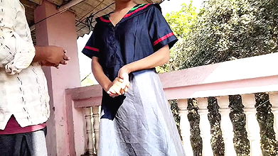 Gav se ahi hu hi ladaki ko bahar lekar uske boss ne chod diya