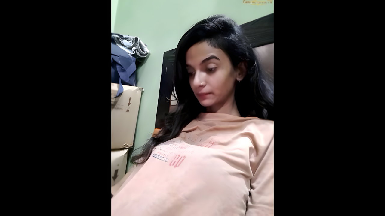 CheTna_44 (1) boobs show