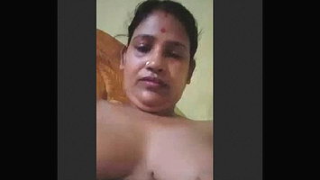 Desi Boudi Showing Her Boobs and Pussy
