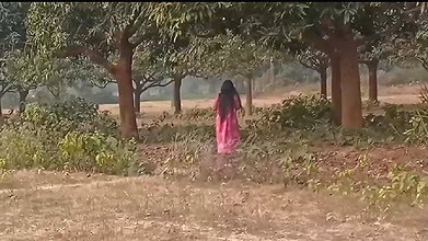 Jungle mein Bulaya ladki ko baat karke pataya aur ghar mein jakar kiya chudai desi ladki ko.