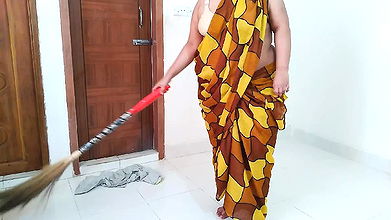 Pados ki Bhabhi ki jabardasti mast chudai Bhabhi ne devar ka Pani nikal diya – Devar fucked Bhabhi while cleaning house