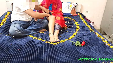 Uff Bohat Dard Ho Rahi hai… Indian XXX newly married suhaagraat sex