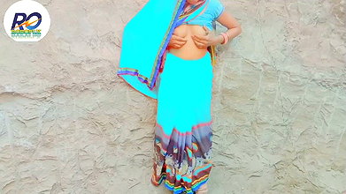 Village ki bhabhi ne saree finger karke ke man ki niyat Badal dali saree removing finger show and chudai