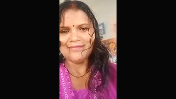 Beautiful Bhabhi Showing For Lover