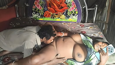 Indian desi pados ki bhabhi ki chut ke Pani nikala