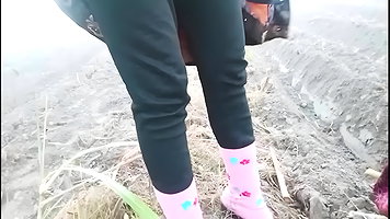 Village Bhabhi First Time Urinating Indian Sex MMS