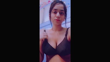 Beautiful Sexy Paki Girl Showing And Fingering