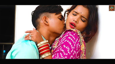 Angel Teja hot saree song – Navel kissed nicely & caressed, Cheek kiss 2
