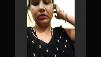 Sexy Bhabhi Showing Boobs