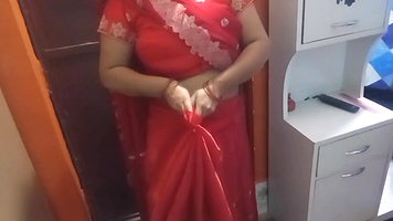 Beautiful Bhabhi in Saree Sharing Indian Sex MMS Secrets