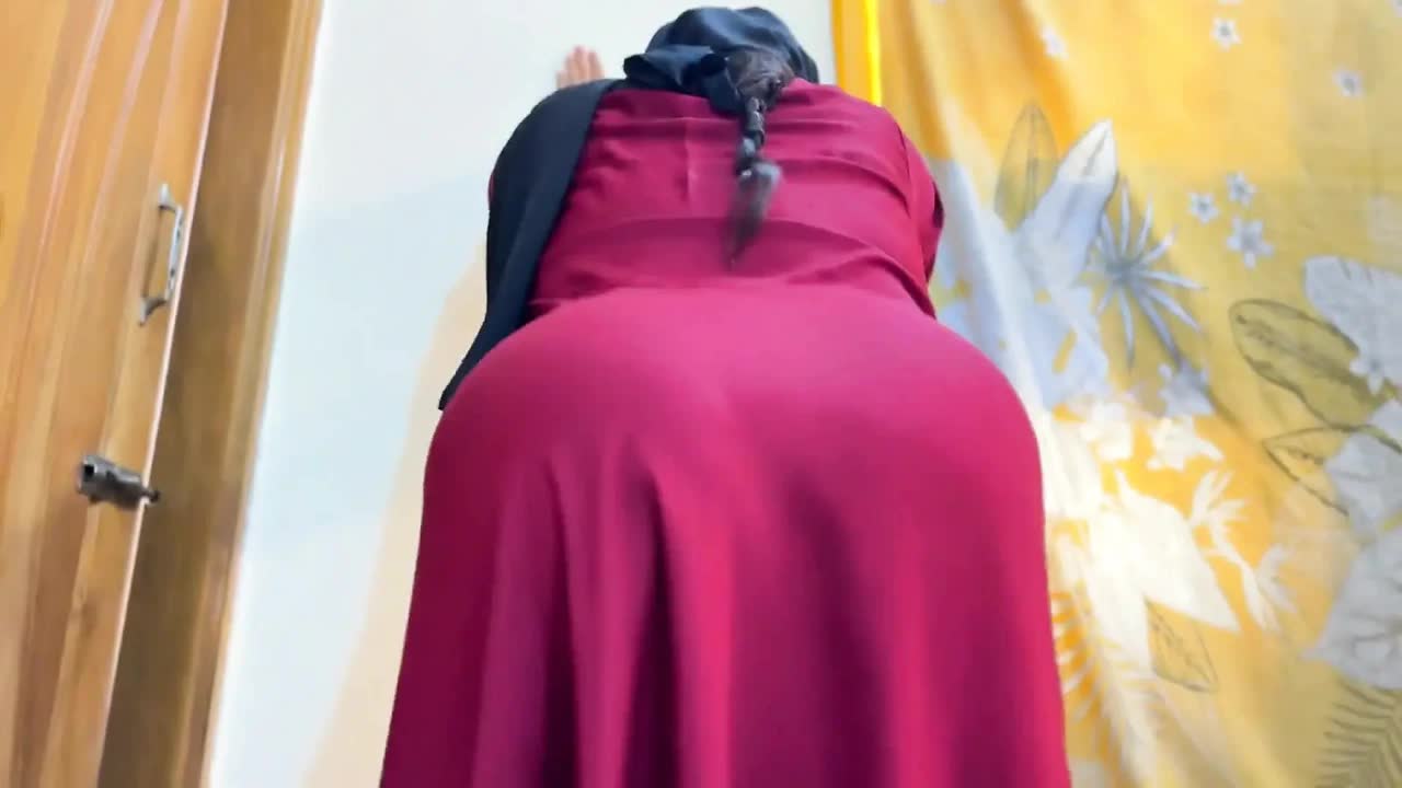 Beautiful Hot Stepmom Open Her Burqa & Show Her Huge Ass in Saudi Arabia – Hijab & Niqab Hookup