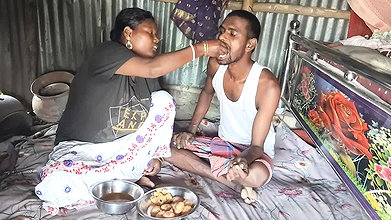 Desi pados ke bhabhi ke sath pani puri khaya in fucking sex