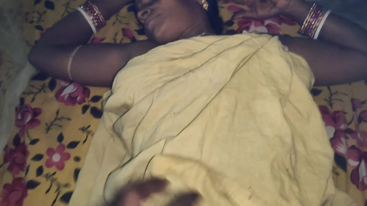 Indian Village Mom Secret Affair MMS Leaked