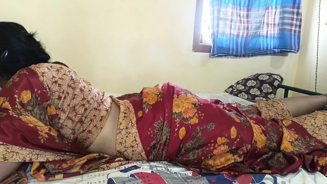 Red Saree Cheating Housewife Indian Sex MMS Scandal