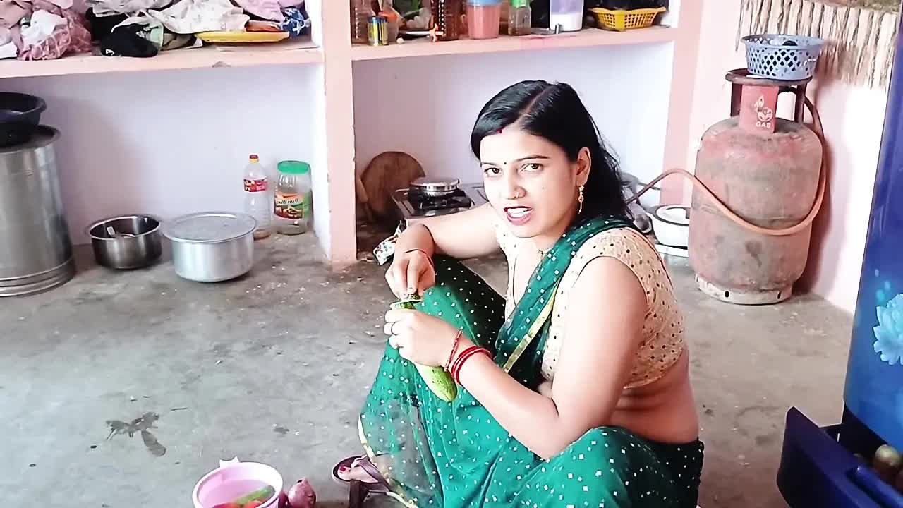 Romance between husband and wife in Indian Sex MMS story