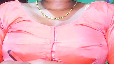 Sexy Girl In Hot boobs Video Viral