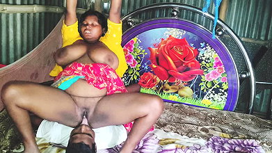 Desi housewife ki chut ke Pani nikala