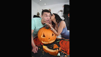 मेरी अम्मी ने पैसे लेके चुत चुदाई