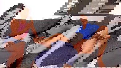 ভাই তার আম্মুকে আর বোনকে এক খাটে চুদে