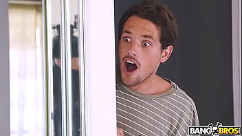 कल रात खूबसूरत और 18 साल के जवान हिजड़े को गांड चोदा