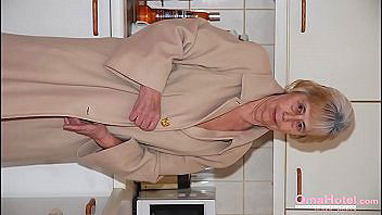 बेटे से एक महीने की जुदाई चुदाई में बदल गई कैसे जानिए