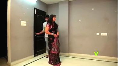 वेट्रेस को चोदा होटल में